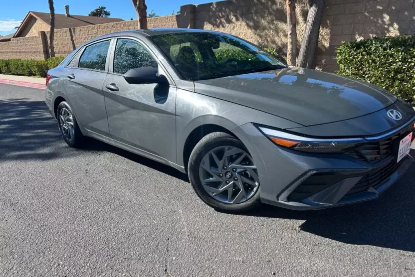 2024 Hyundai Elantra SEL photo 1