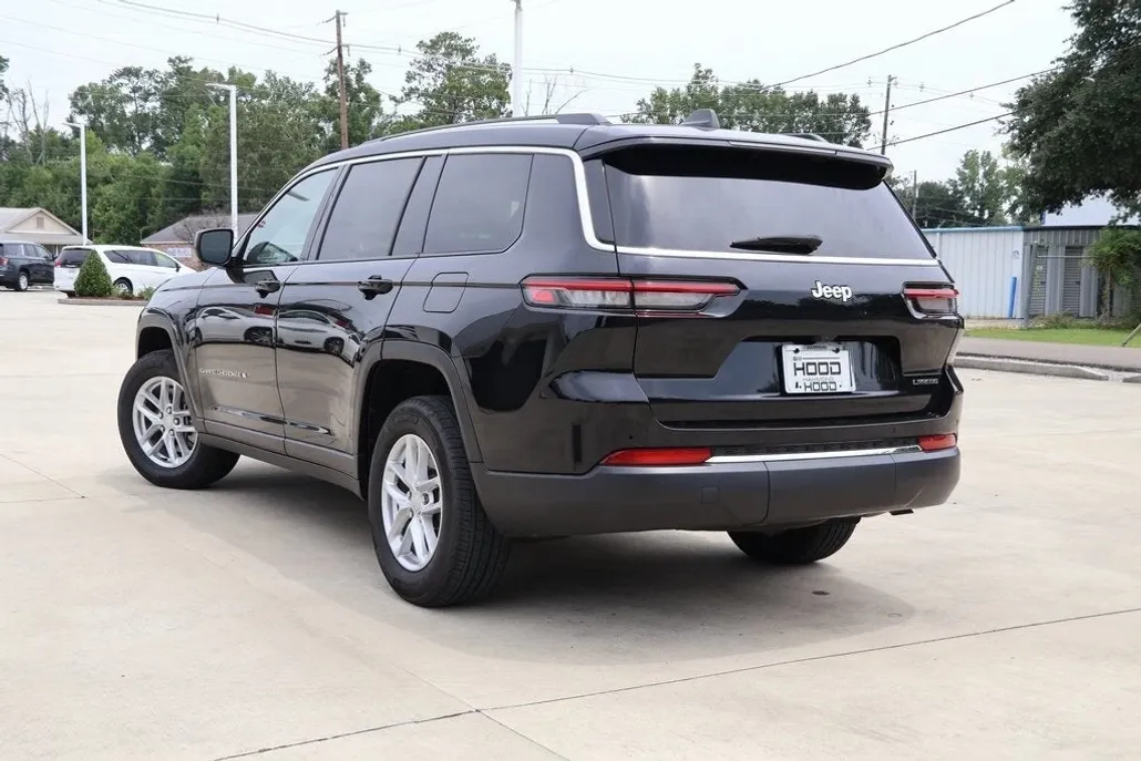 2023 Jeep Grand Cherokee Laredo photo 1