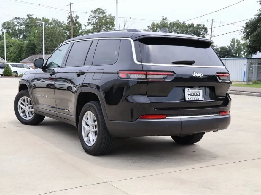 2023 Jeep Grand Cherokee Laredo photo 1
