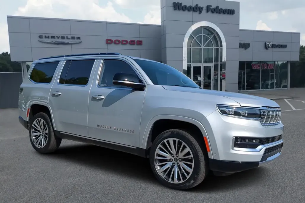 2023 Jeep Grand Wagoneer III photo 1