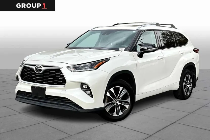 2021 Toyota Highlander XLE photo 1