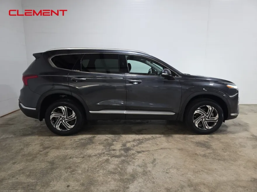 2022 Hyundai Santa Fe SEL photo 1