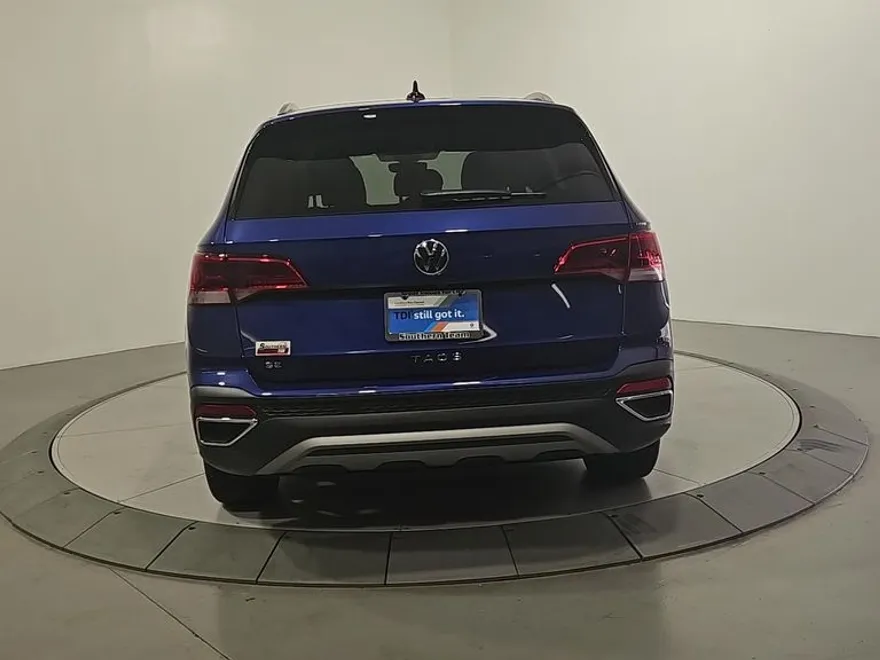 2024 Volkswagen Taos SE photo 1