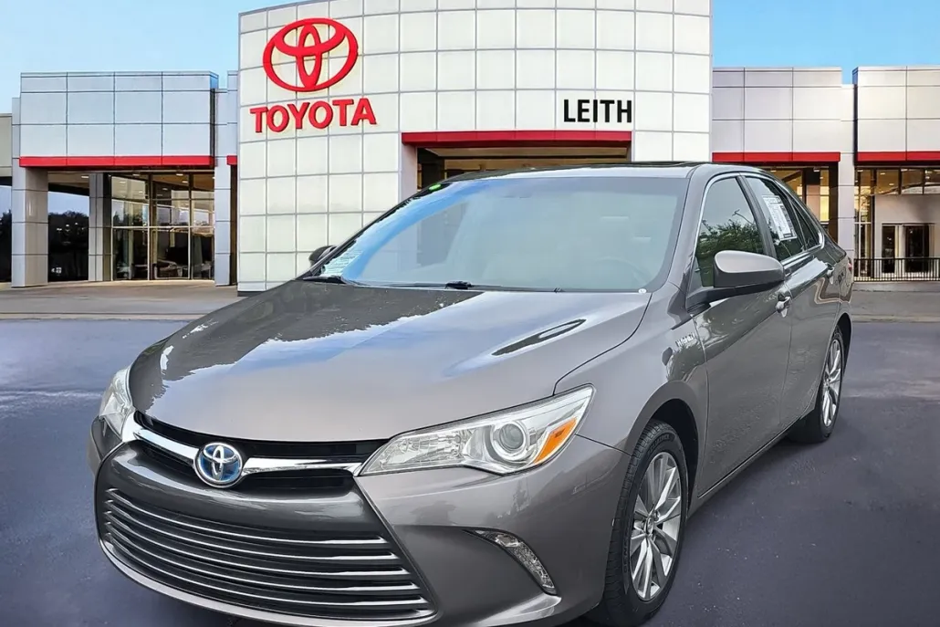 2017 Toyota Camry Hybrid XLE photo 1