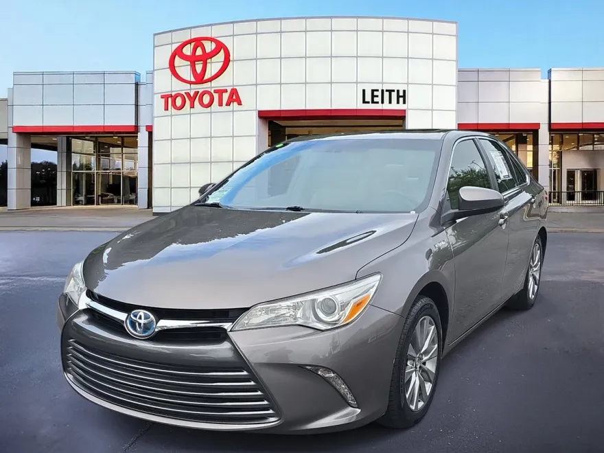 2017 Toyota Camry Hybrid XLE photo 1