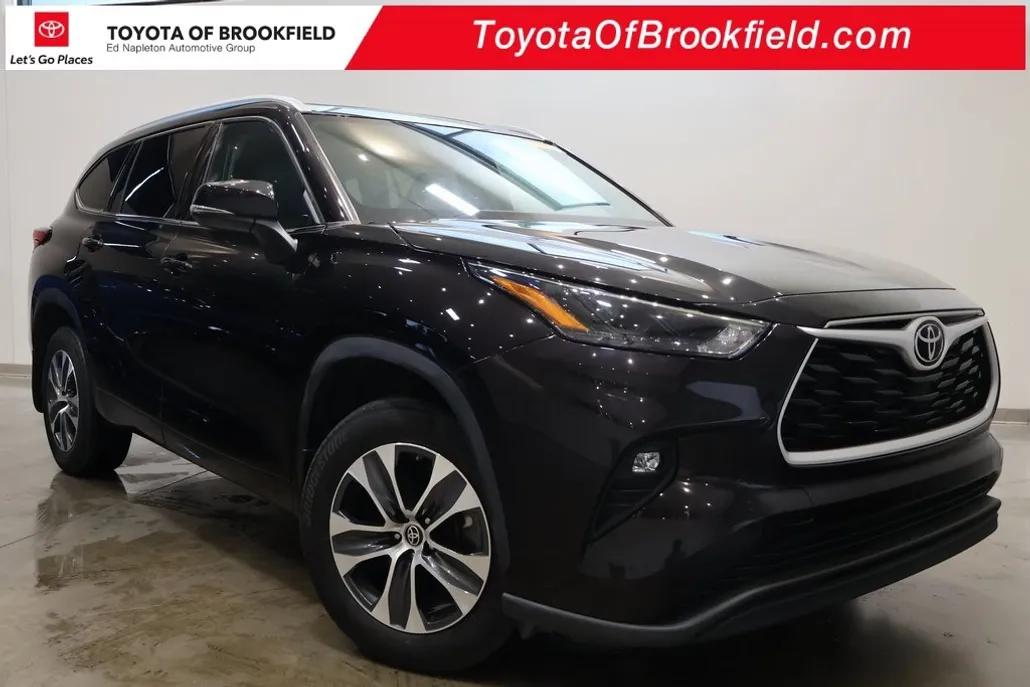 2022 Toyota Highlander XLE photo 1