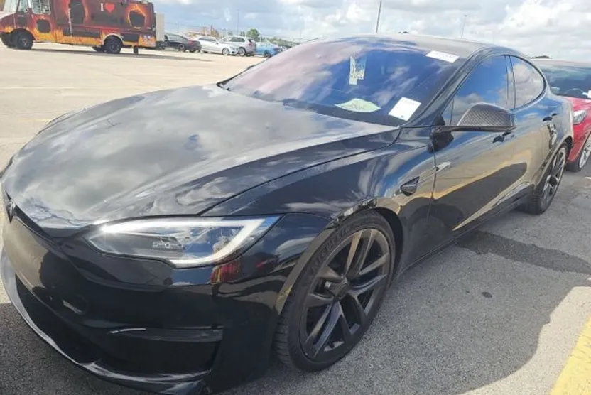 2022 Tesla Model S Plaid photo 1