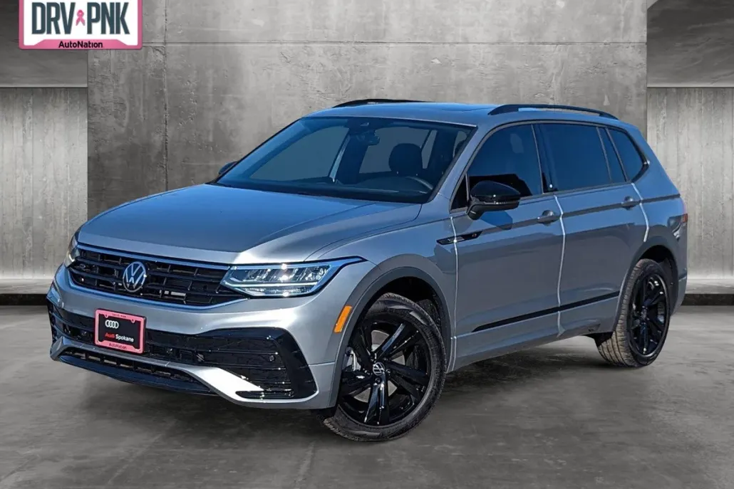 2023 Volkswagen Tiguan SE R-Line photo 1