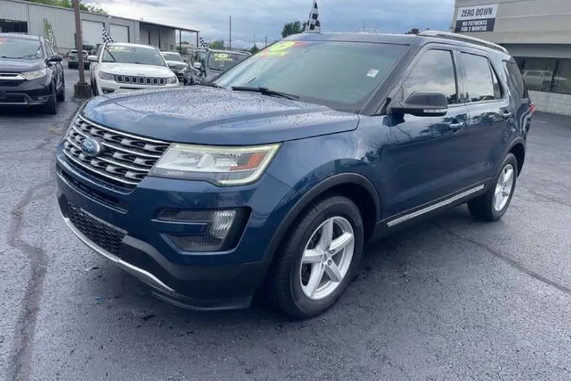 2016 Ford Explorer XLT photo 1