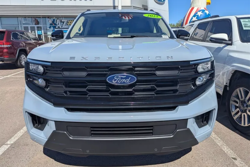 2025 Ford Expedition MAX photo 1