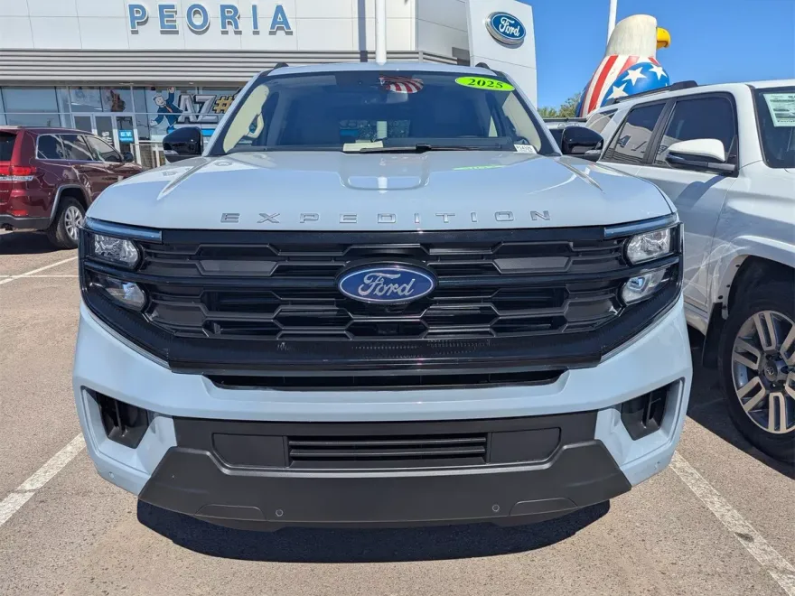 2025 Ford Expedition MAX photo 1