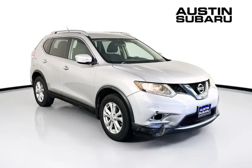 2015 Nissan Rogue SV photo 1