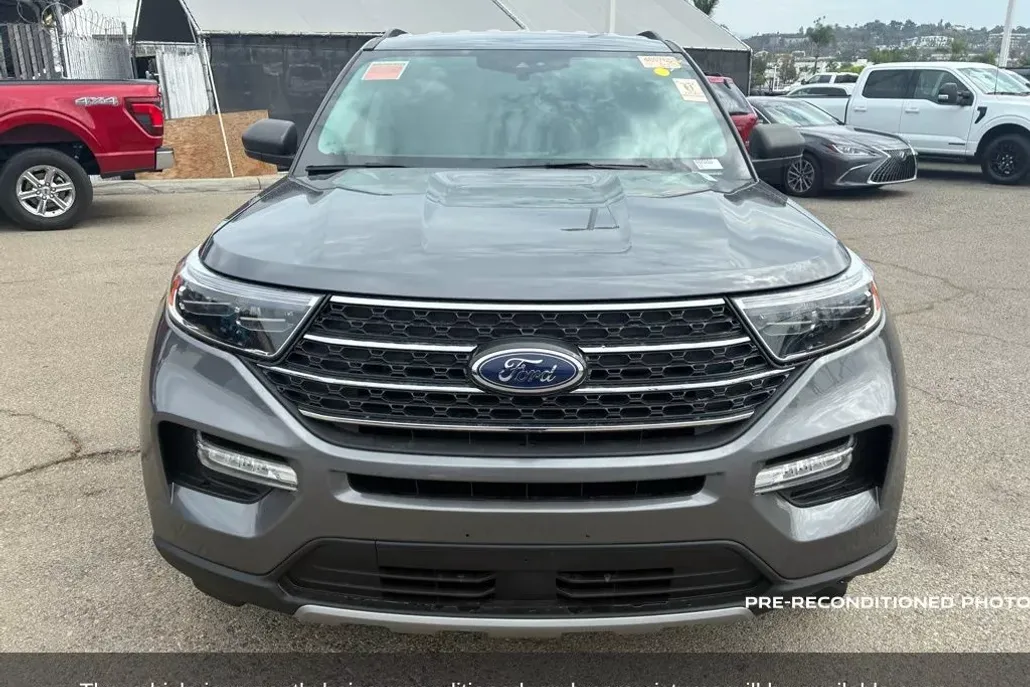 2022 Ford Explorer XLT photo 1
