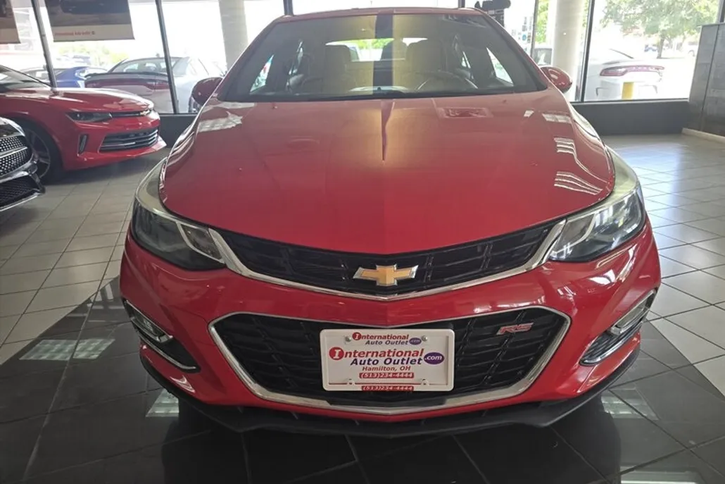 2017 Chevrolet Cruze LT photo 1