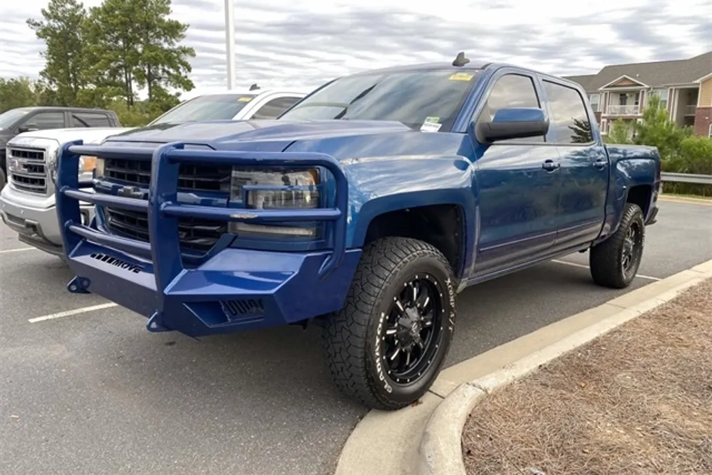 2018 Chevrolet Silverado 1500 LT photo 1
