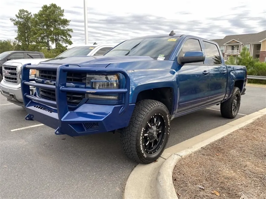 2018 Chevrolet Silverado 1500 LT photo 1