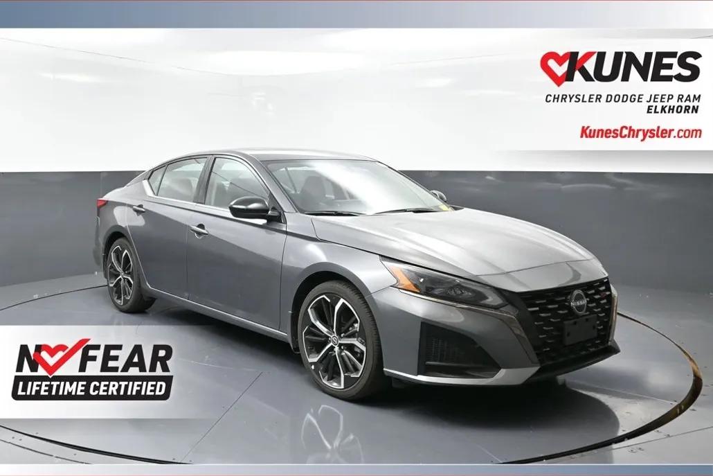 2024 Nissan Altima 2.5 SR photo 1