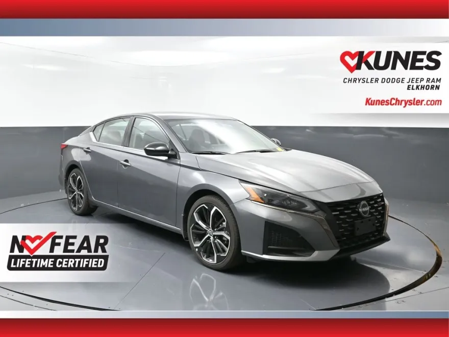 2024 Nissan Altima 2.5 SR photo 1