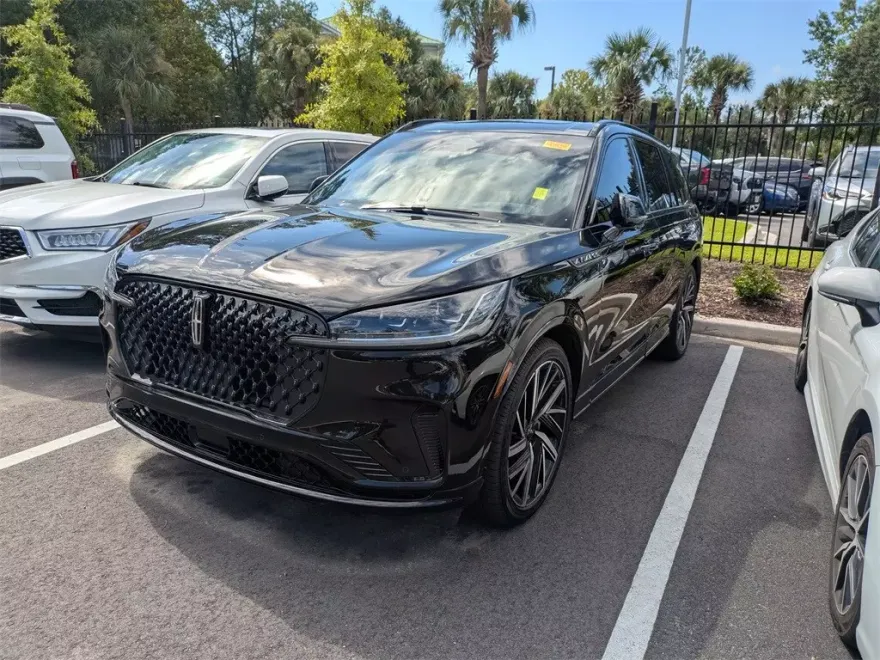 2025 Lincoln Aviator Black Label photo 1