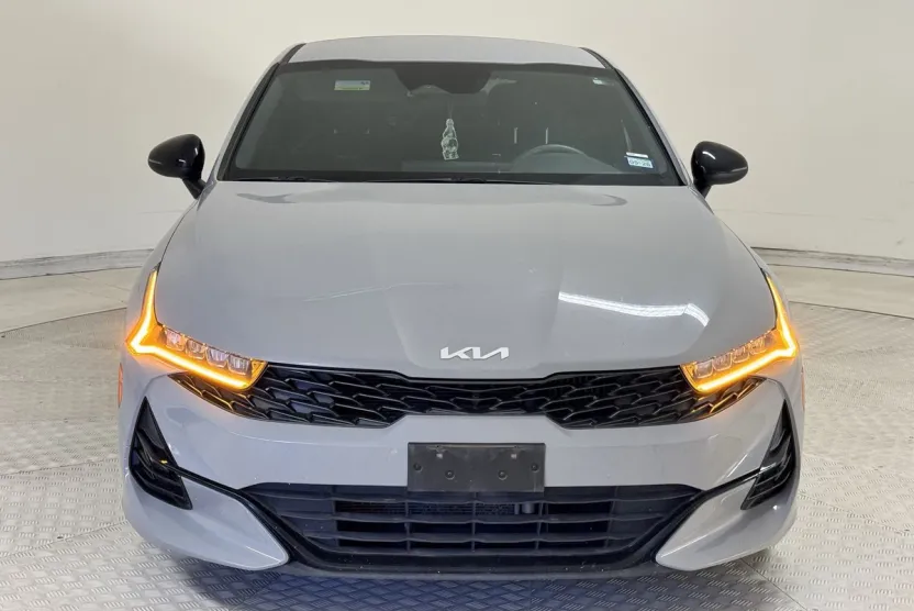 2022 Kia K5 GT-Line photo 1