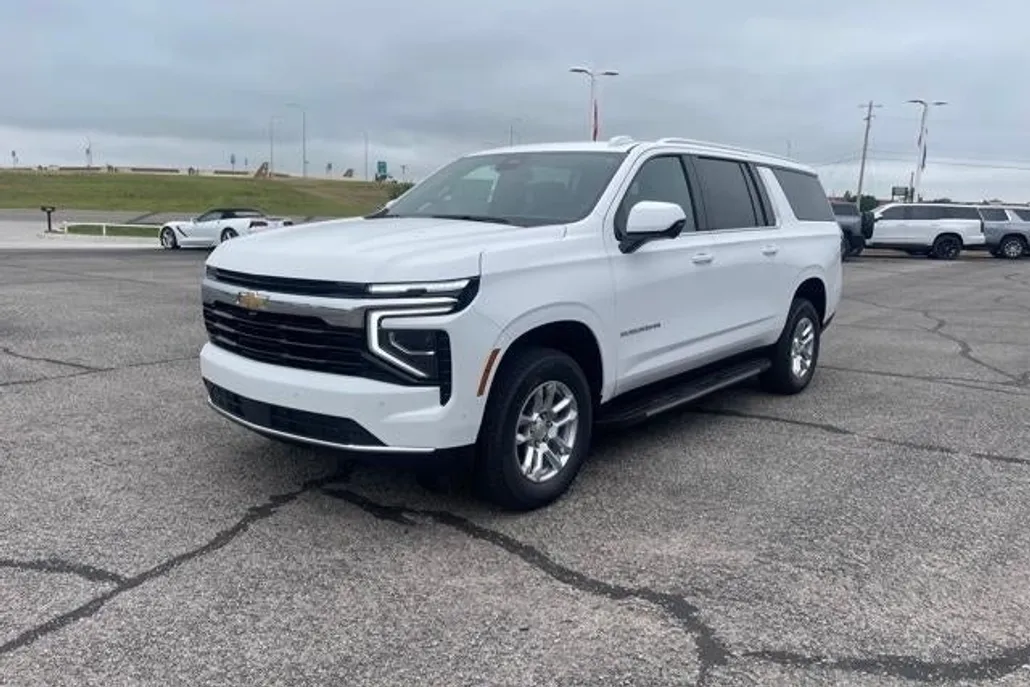 2025 Chevrolet Suburban LS photo 1
