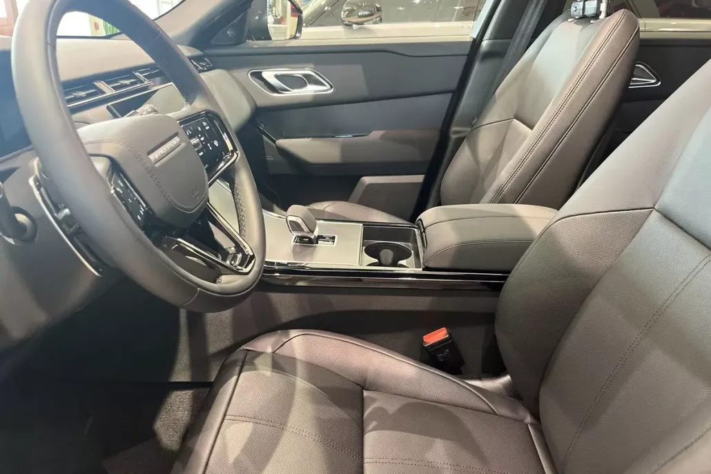 2025 Land Rover Range Rover Velar P250 Dynamic SE photo 1