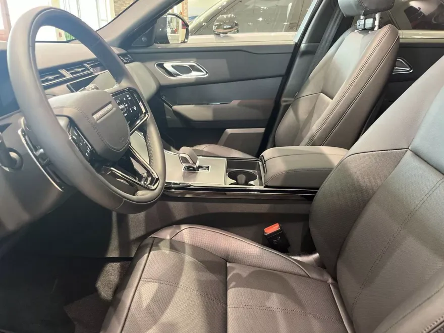 2025 Land Rover Range Rover Velar P250 Dynamic SE photo 1