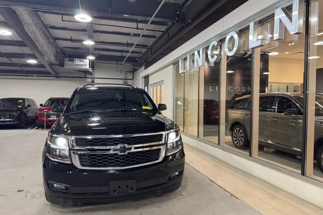 2018 Chevrolet Tahoe LT photo 1