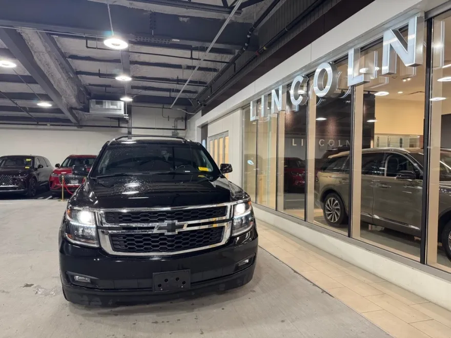 2018 Chevrolet Tahoe LT photo 1