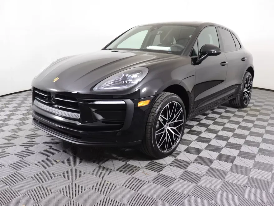2025 Porsche Macan T photo 1