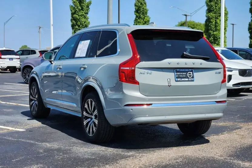 2025 Volvo XC90 Core photo 1