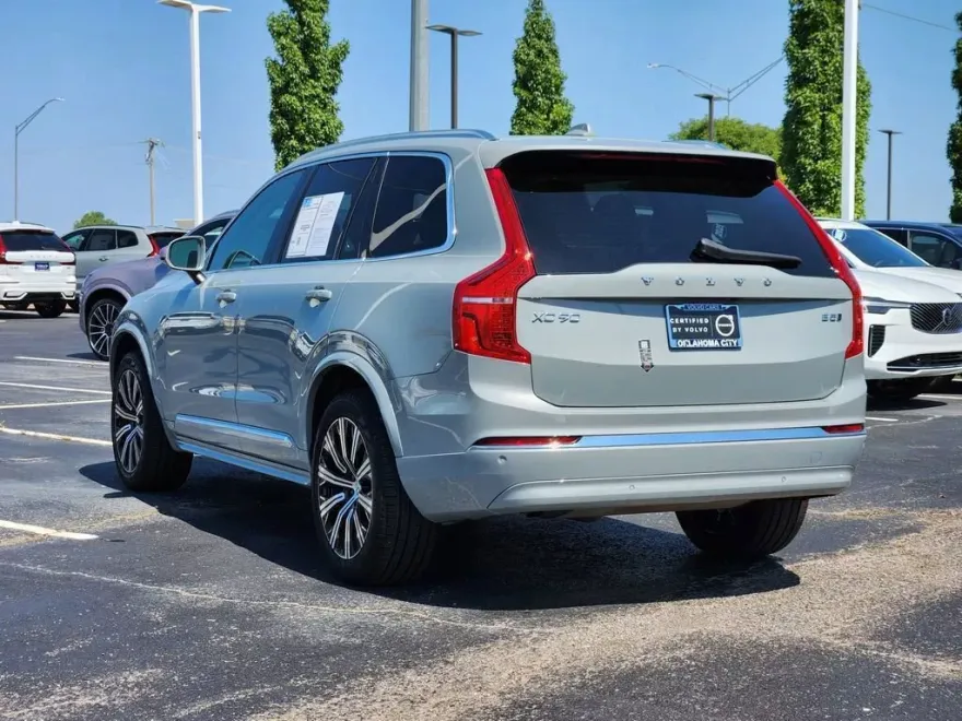 2025 Volvo XC90 Core photo 1