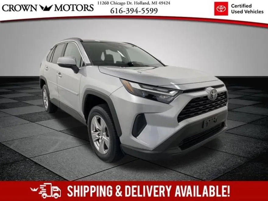 2022 Toyota RAV4 XLE photo 1