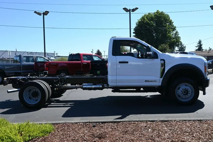 2025 Ford F-550 XL photo 1