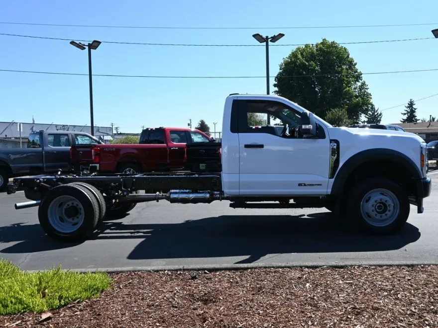 2025 Ford F-550 XL photo 1