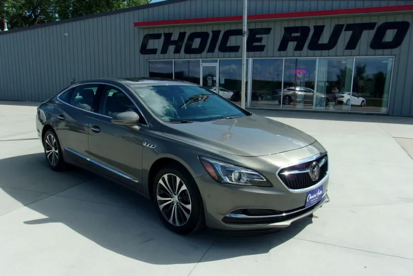 2017 Buick LaCrosse Premium photo 1
