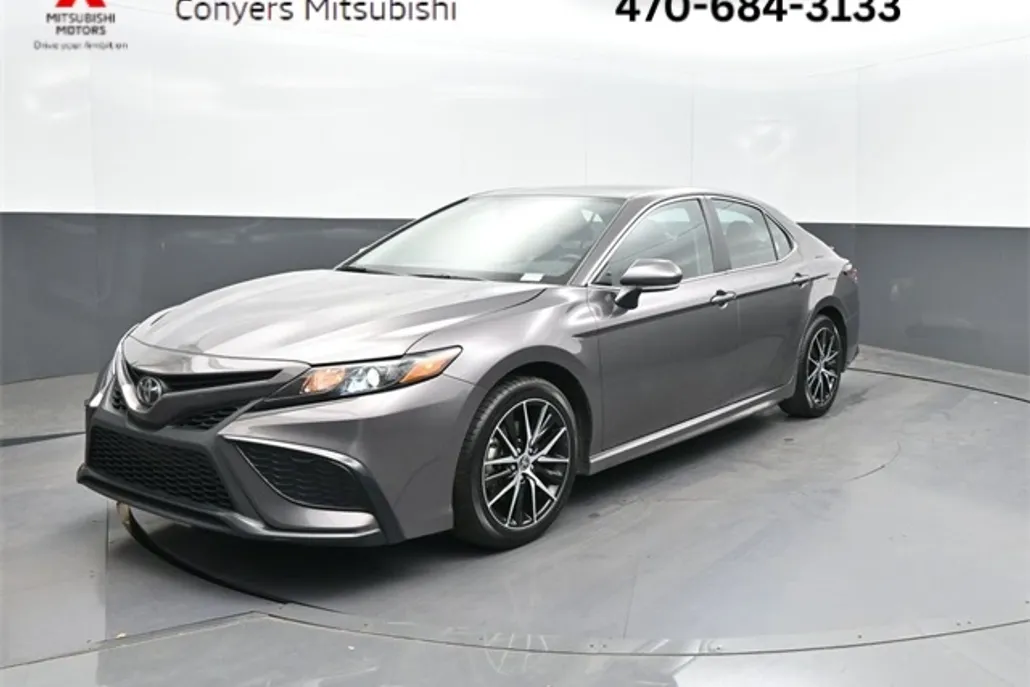 2024 Toyota Camry SE photo 1