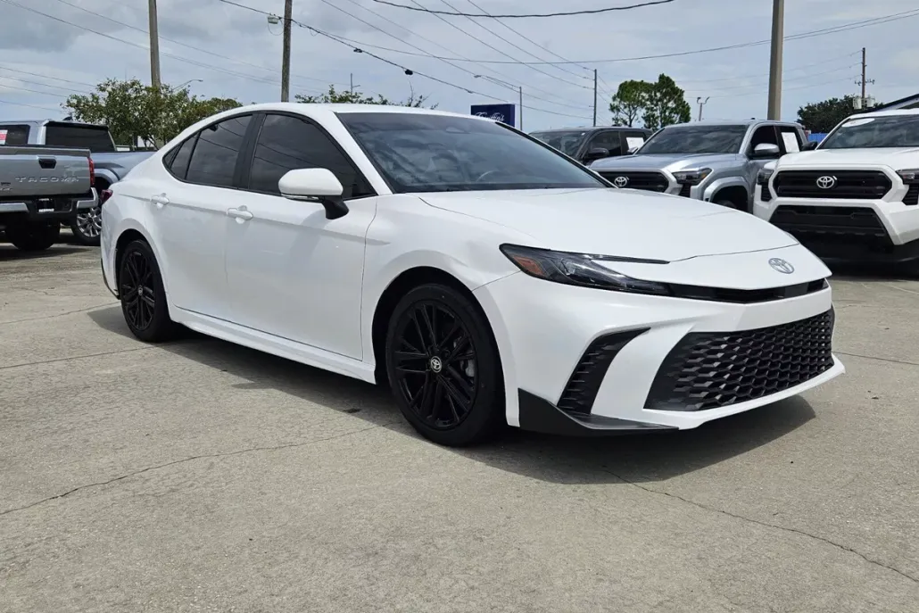 2025 Toyota Camry Base photo 1