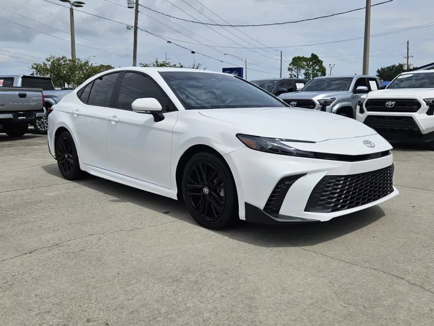 2025 Toyota Camry Base photo 1