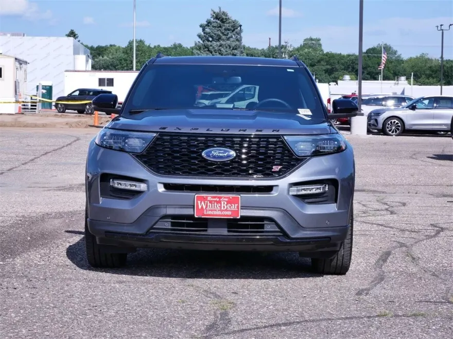 2023 Ford Explorer ST photo 1