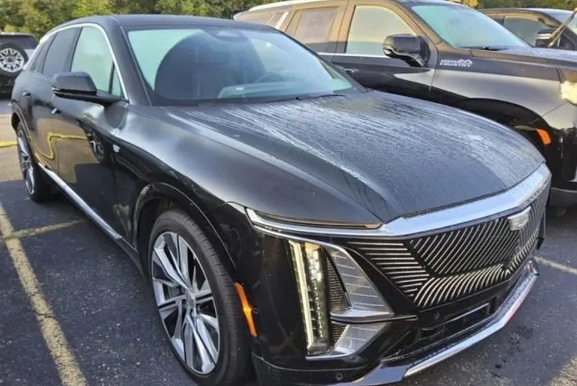 2024 Cadillac Lyriq Luxury photo 1