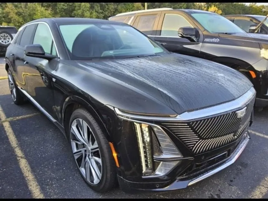 2024 Cadillac Lyriq Luxury photo 1
