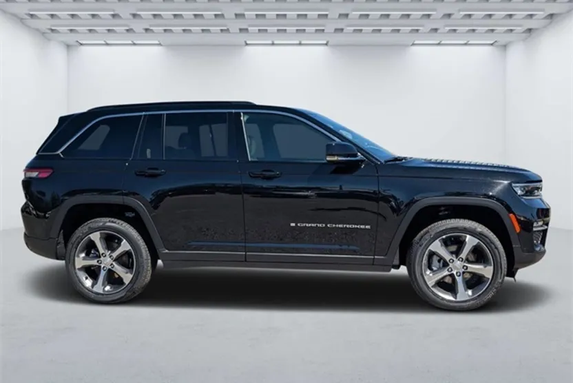 2025 Jeep Grand Cherokee Limited photo 1