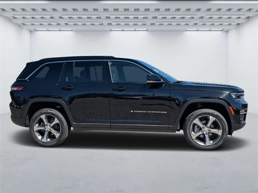 2025 Jeep Grand Cherokee Limited photo 1