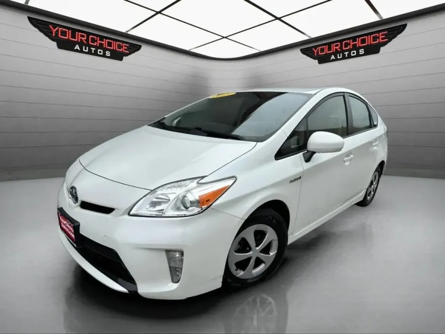 2015 Toyota Prius Two photo 1