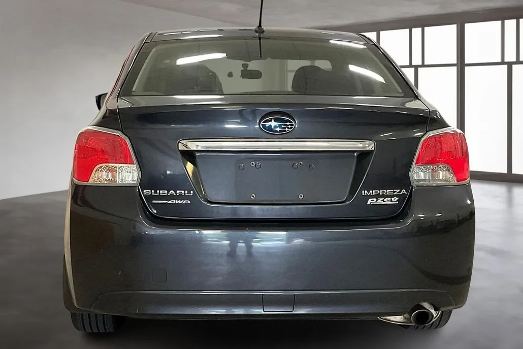2012 Subaru Impreza 2.0i Limited photo 1