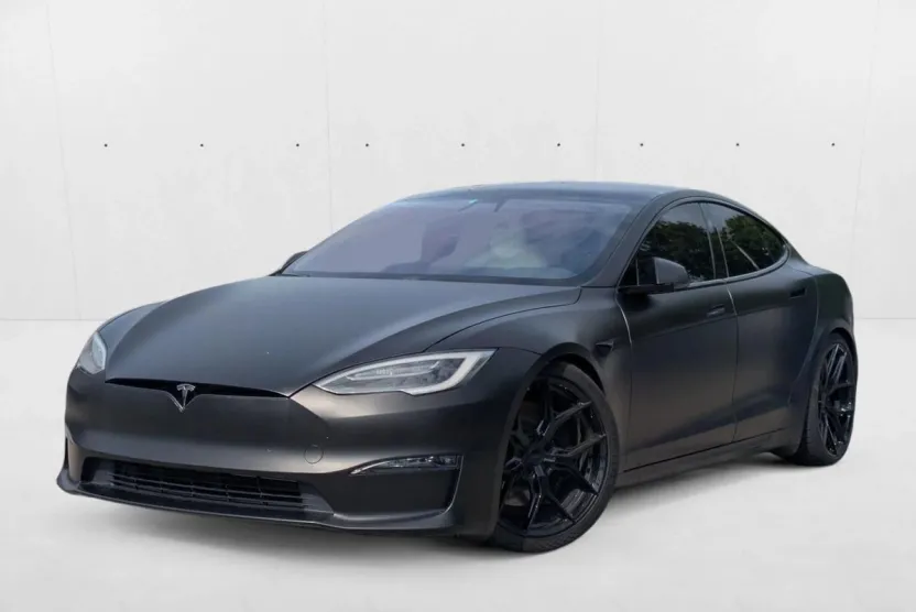 2022 Tesla Model S Plaid photo 1