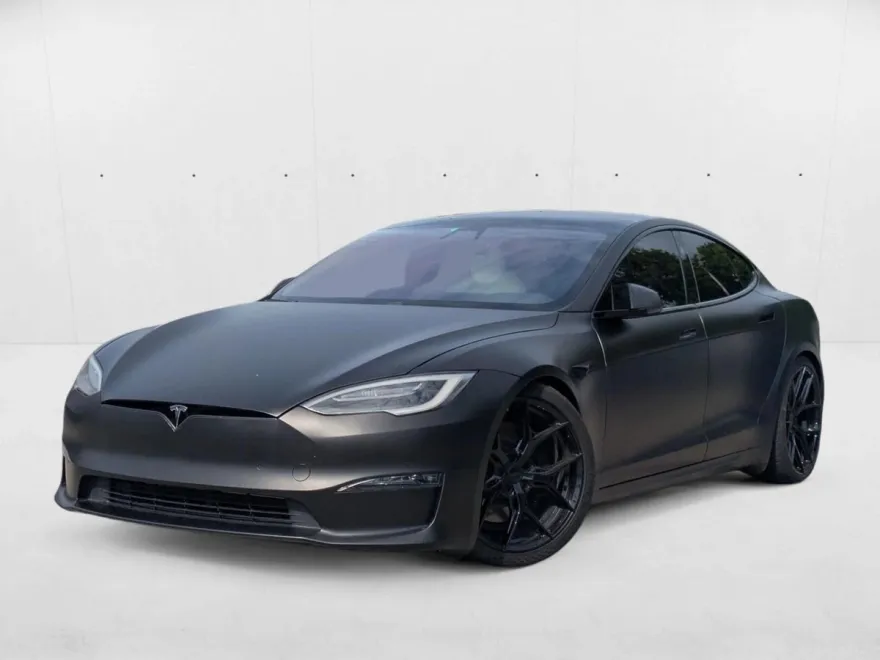 2022 Tesla Model S Plaid photo 1