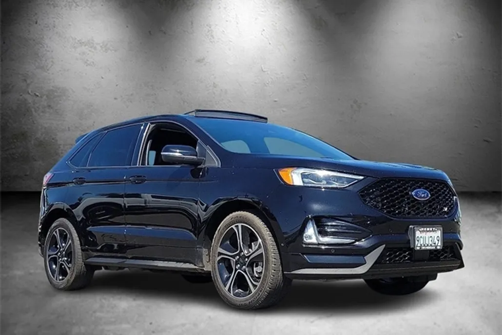 2022 Ford Edge ST photo 1