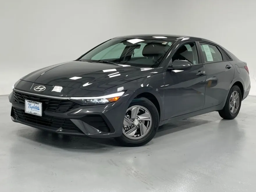 2025 Hyundai Elantra SE photo 1